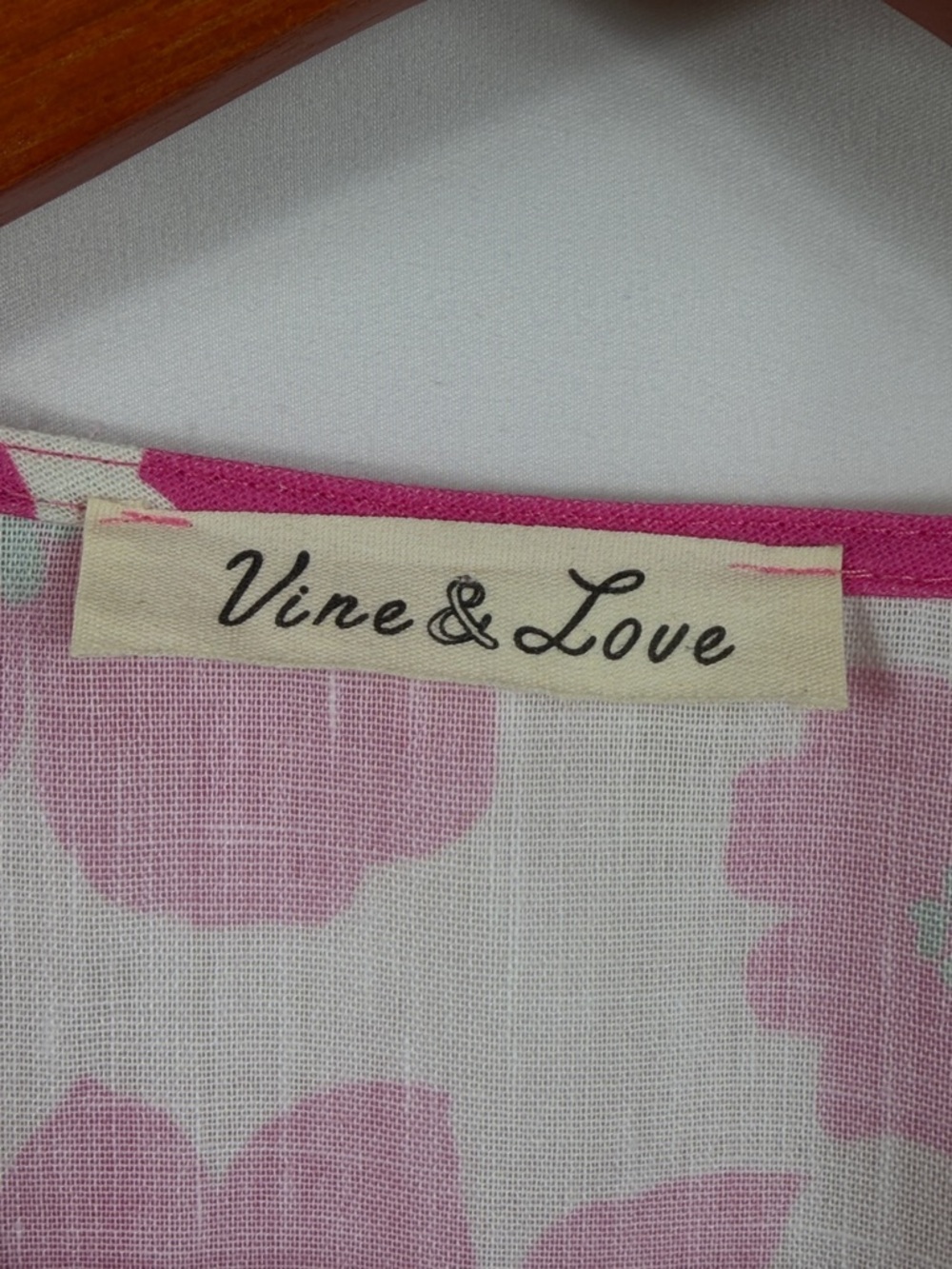 Vine & Love Pink Floral V-Neck Balloon Sleeve Blouse 100% Cotton Womens Size M. - Picture 2 of 6